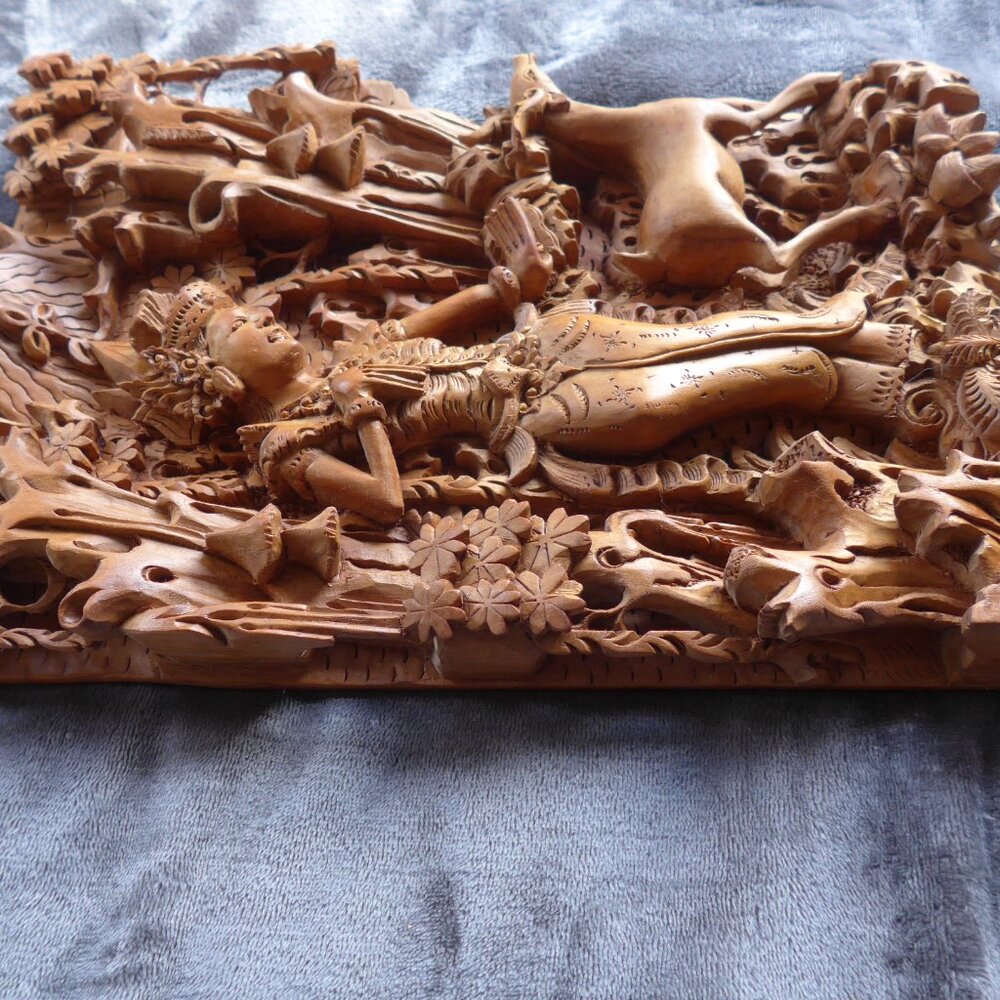 Very detailed hand- carved, Suar wood wall plaque - Picture 10 of 10
